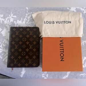 Louis Vuitton Folio Cover — great condition like new